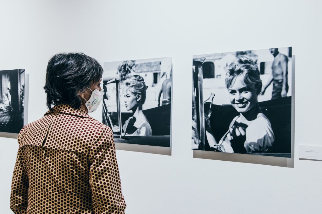 Una exposición fotográfica inédita de La Térmica recoge el paso de la estrella Brigitte Bardot por la provincia de Málaga